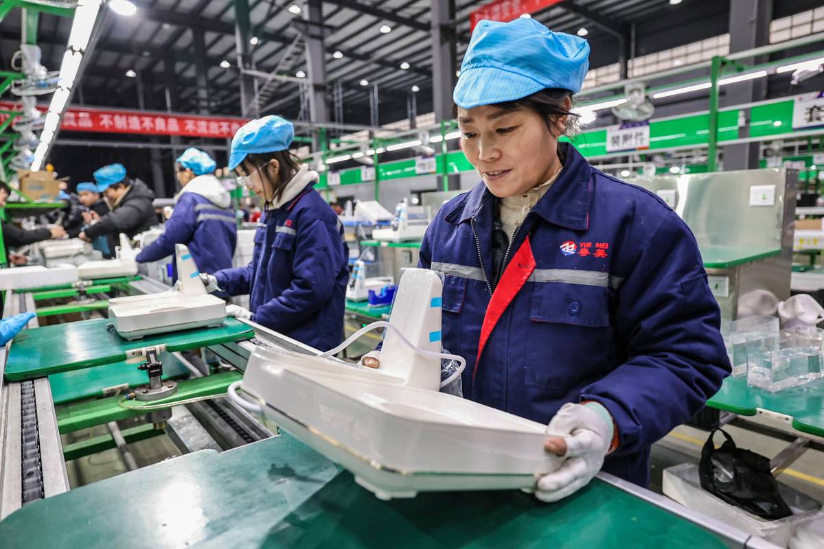 智能化浪潮下的厨房新宠 从制冰机到暖菜板，国产小家电如何征服海外市场