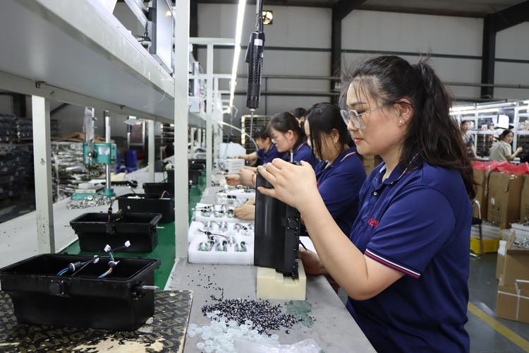铆足干劲赶订单——鲁西新区华泽电器生产一线见闻